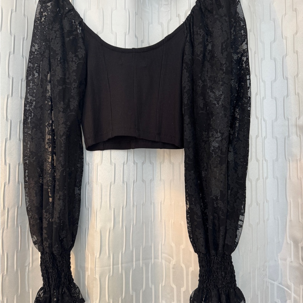 Urban Outfitters Black Long Sleeved Crop Top-Size S NWT - Picture 2 of 8